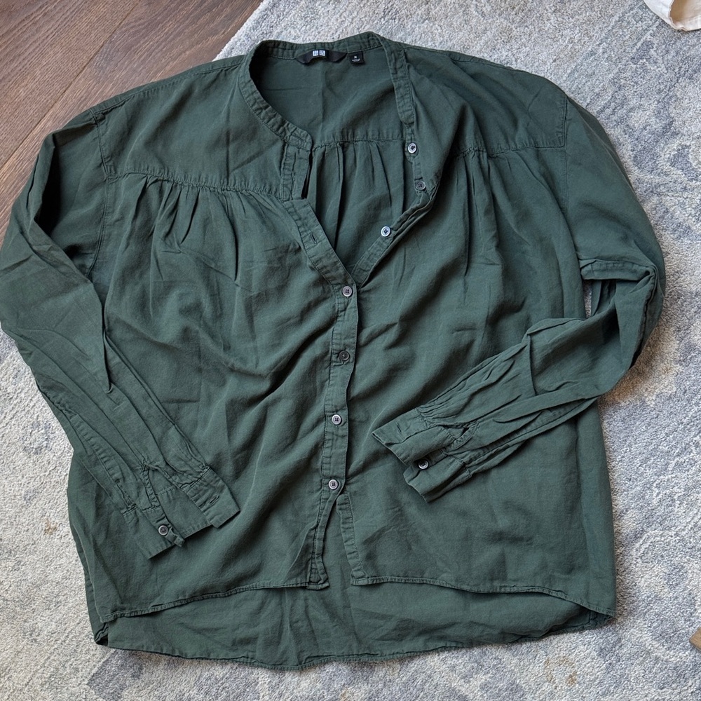 Uniqlo Dark Green Button-Up Blouse